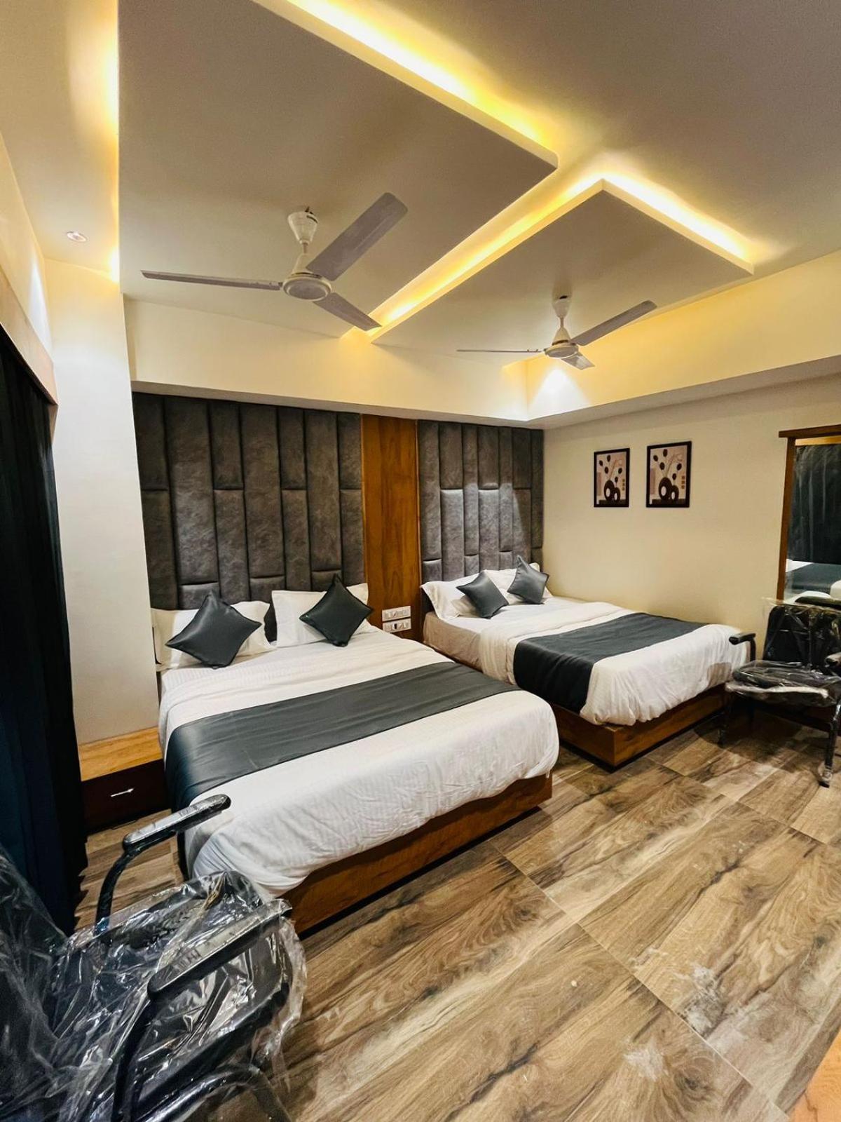 Hotel Paramount Villa Gandhinagar Exterior photo